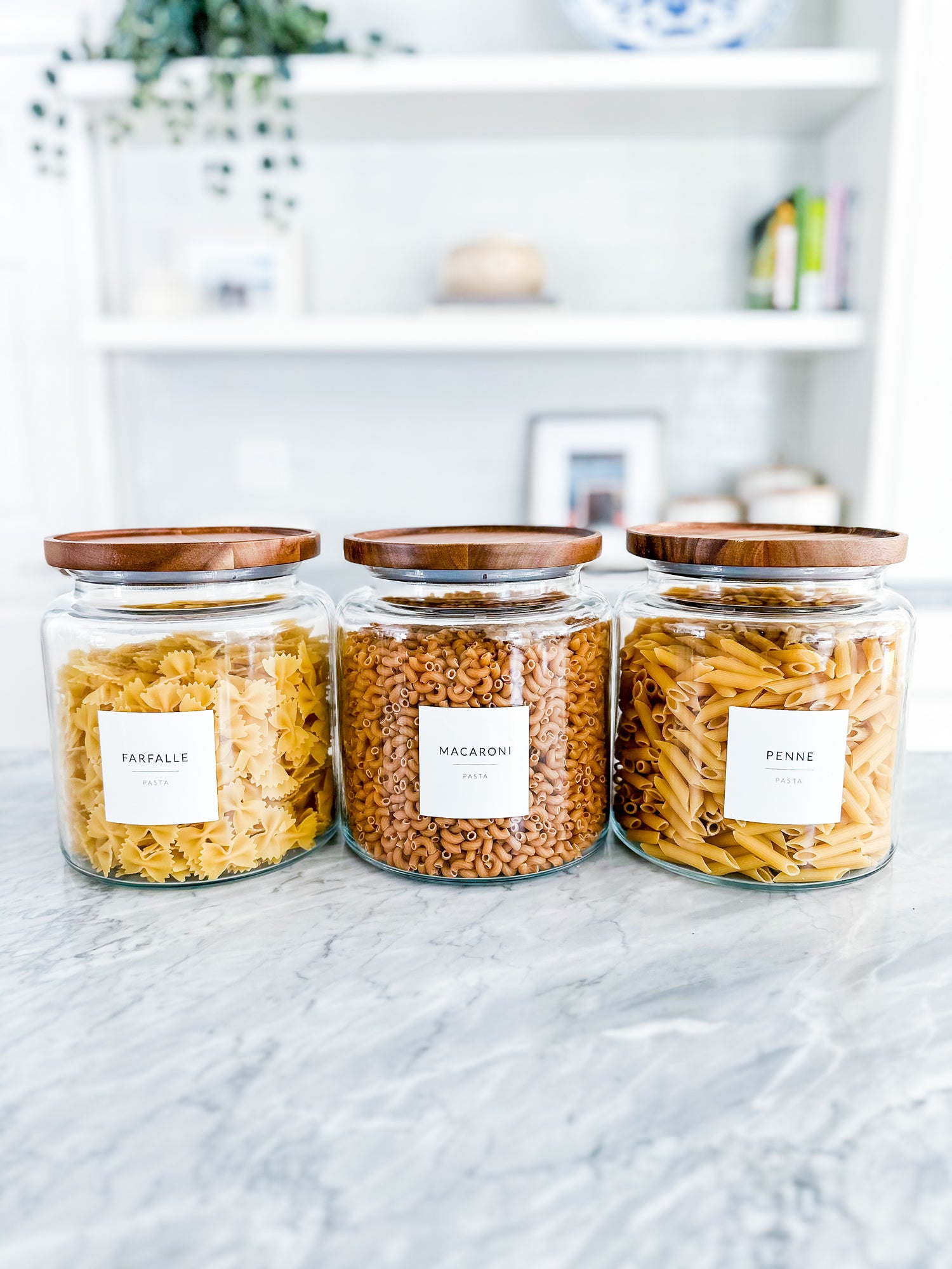 White Minimalist Pantry Labels on glass jars - Savvy & Sorted | @organizewithmarie