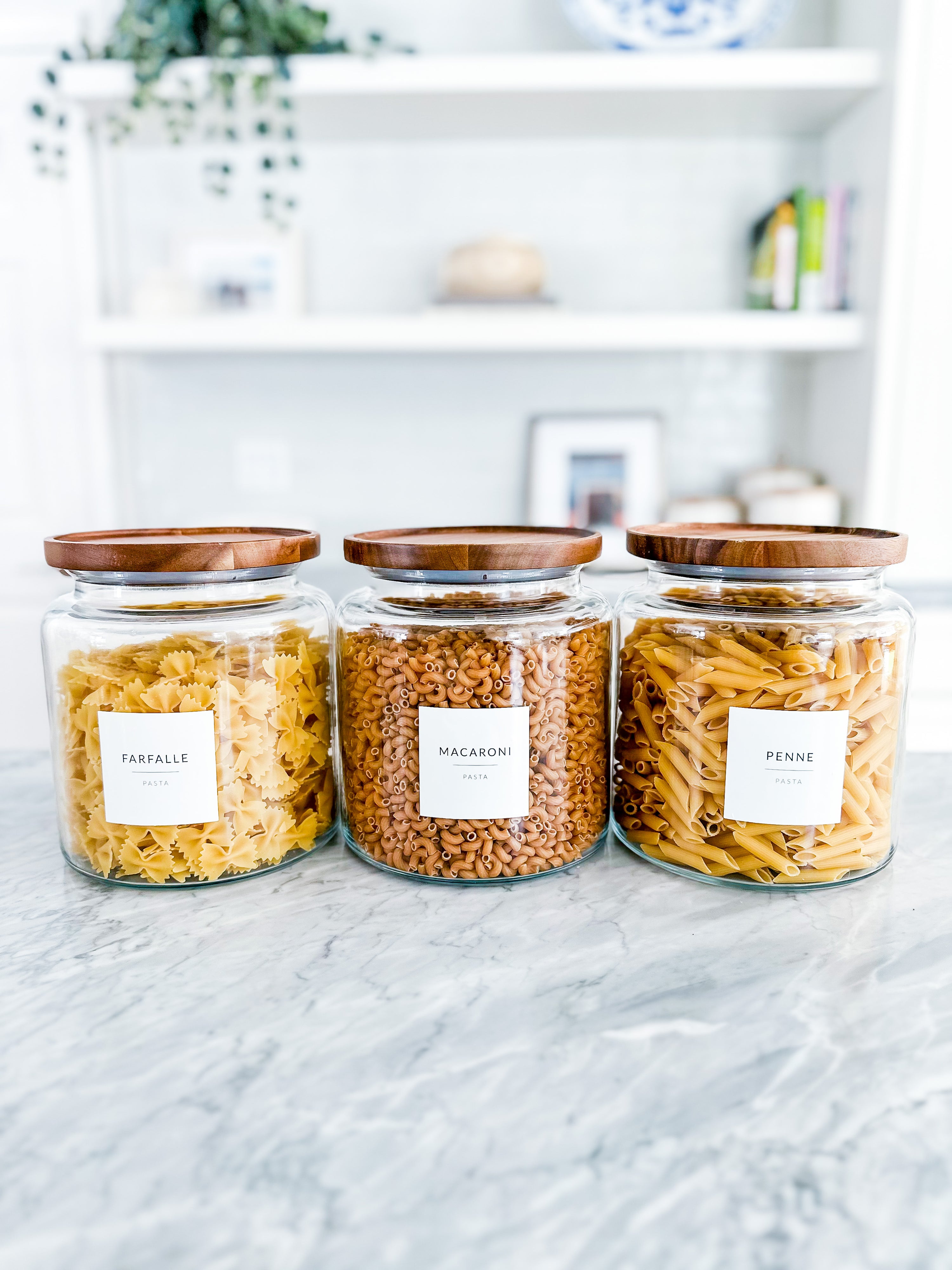 White Minimalist Pantry Labels on glass jars - Savvy & Sorted | @organizewithmarie
